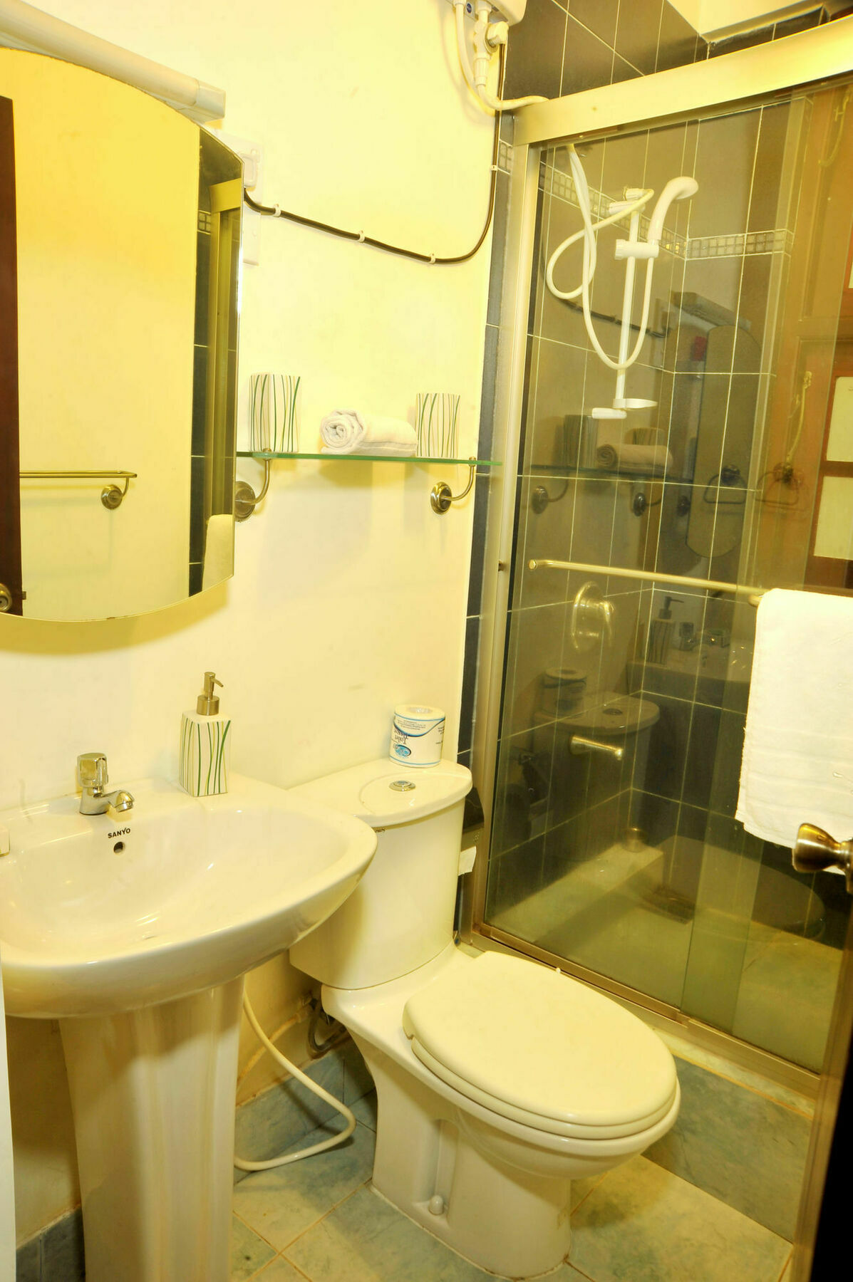 Prestige Court Residencies Hotel Dehiwala-Mount Lavinia Buitenkant foto